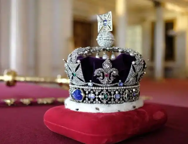 伊丽莎白女王这顶著名王冠竟是从别人那淘来的!其中的意义无价!