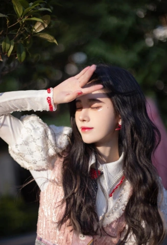 "常在想世界要消失多少恶意,才配得上你的善良"@鞠婧祎希望2021年是很