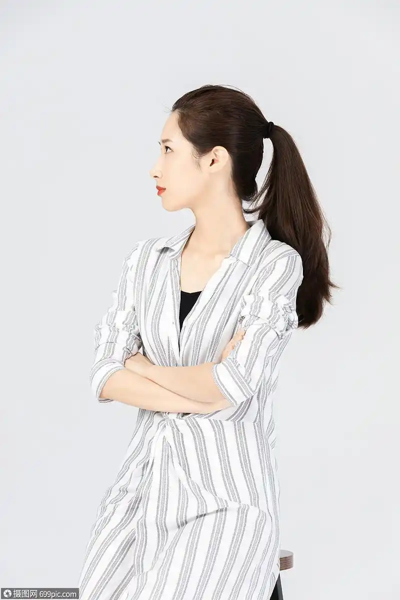 照片 人物情感 女性侧身形象.jpg