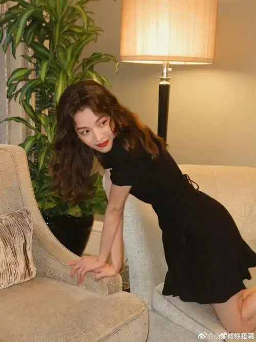 钟楚曦腿长一米八#钟楚曦怎么做到这么长的大长腿,眼神还有光#钟楚曦