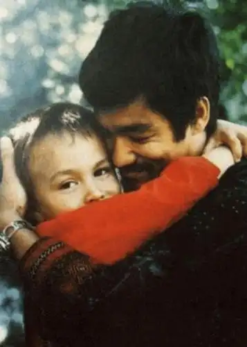 李小龙21张罕见家庭照,一家人其乐融融_手机搜狐网