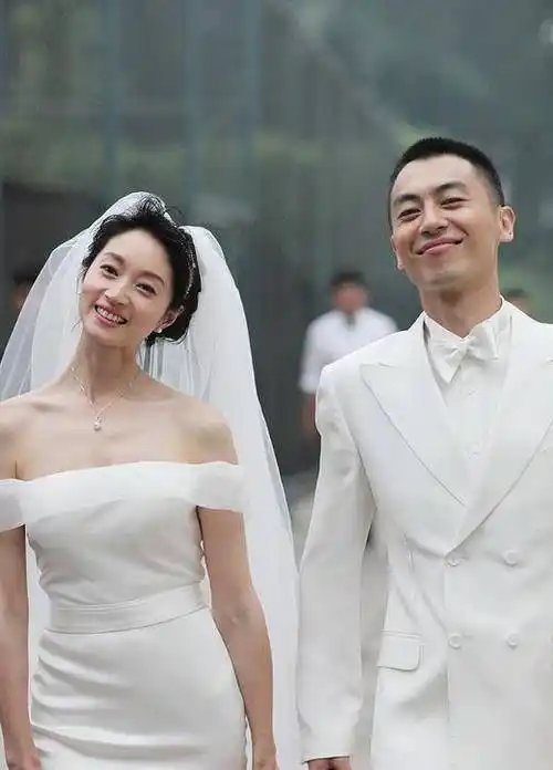 朱亚文:与老婆因戏生情,后悔结婚太晚,婚后9年零绯闻独宠妻女
