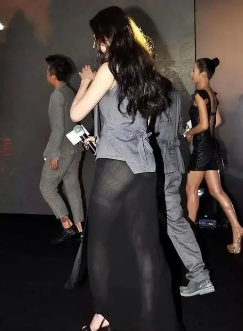 35岁刘亦菲素颜近照曝光身材发福天仙姐姐变天蓬姐姐