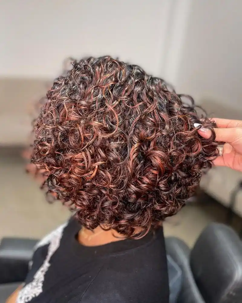 层次短发,直发波波头,满头烫卷发,不论年龄大小都适合,请收藏