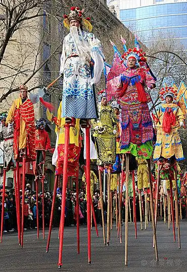 踩高跷图片_踩高跷高清图片_全景视觉