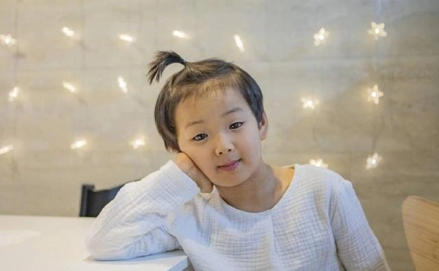 表情包三胞胎近照曝光,大韩扎小辫清秀像女生,宋民国越来越帅气|民国|