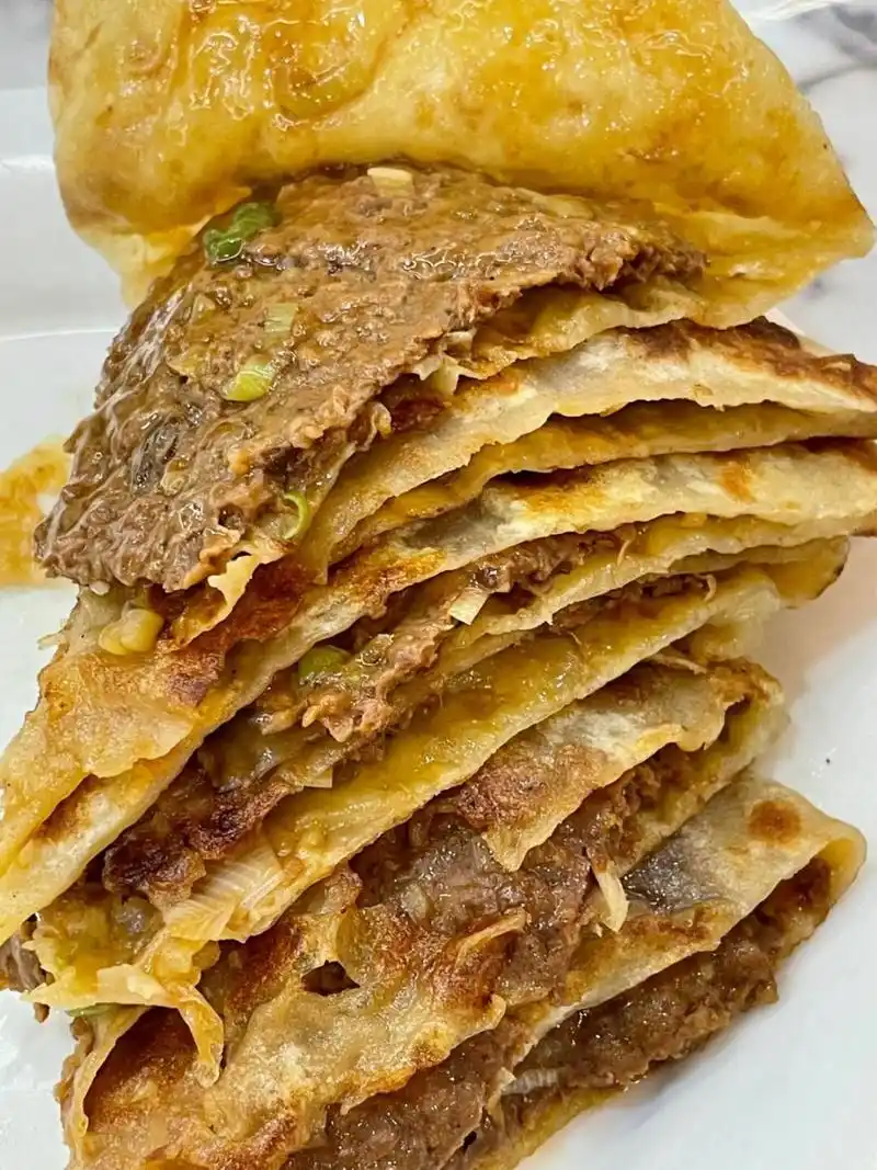 肉饼真是我最爱啊!尤其牛肉大葱!啊啊啊现烙的巨香!