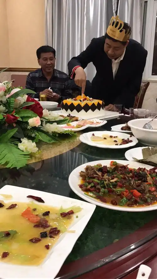 经贸大家庭之不一样的生日宴会.