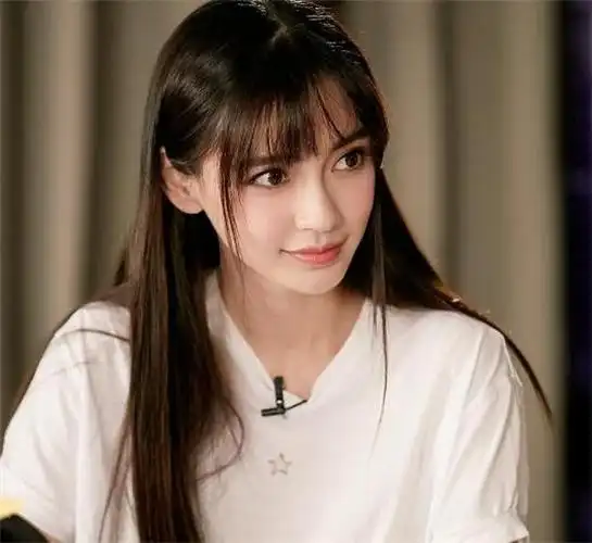 好看的黑长直发型,懂事的女生已经在留长发了_飘逸直发_女生发型大全