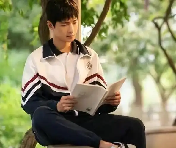 "军艺校草"杨洋仅有中专学历?