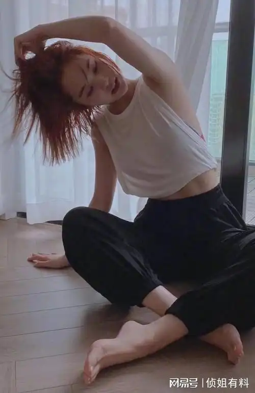 升级人妻的37岁杨丞琳赤脚长腿大合集看起来活像美少女一枚