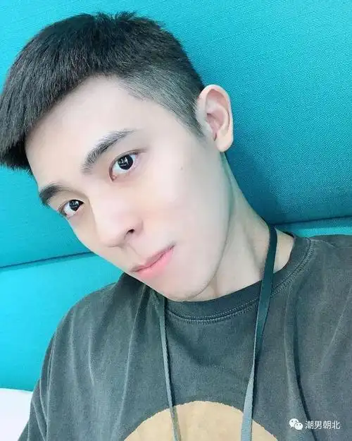 男生帅气短发剪完你也是高颜值小哥哥