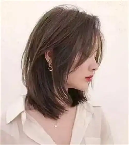 齐肩短发发型2023层次感满满的齐肩直发