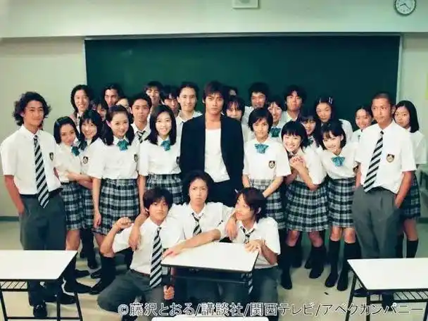 小栗旬直播曝光「41岁真面目」网友惊呆了:头要秃了吗?