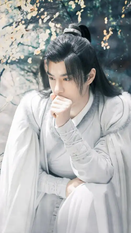 正是思"想的开居士"的好时候谢三公子@uniq-王一博 ,好久不见有翡剧照