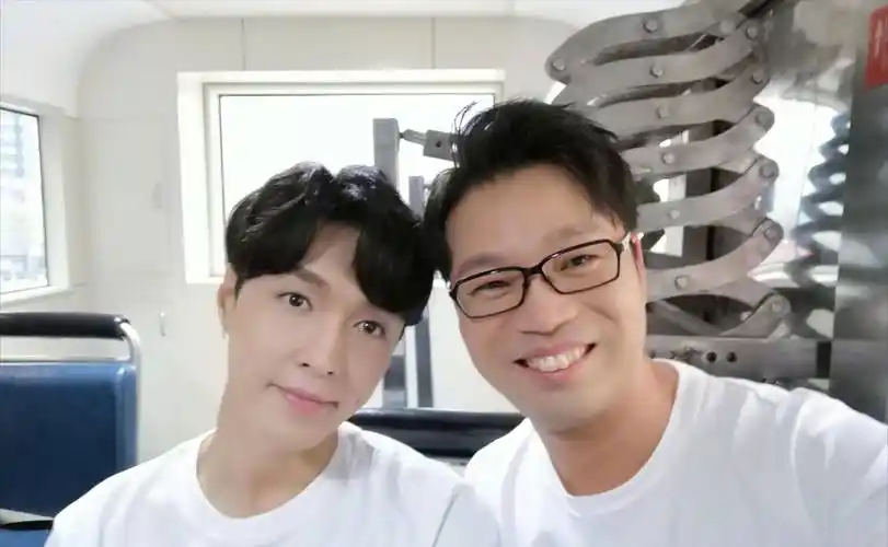 极限男人帮为张艺兴庆生,言语之中皆是细节,却唯独不见黄磊表态_祝福