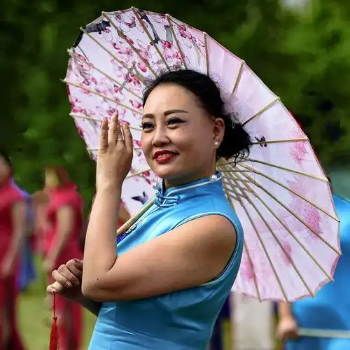 2018年〈中华好太太全国旗袍大赛记实〉