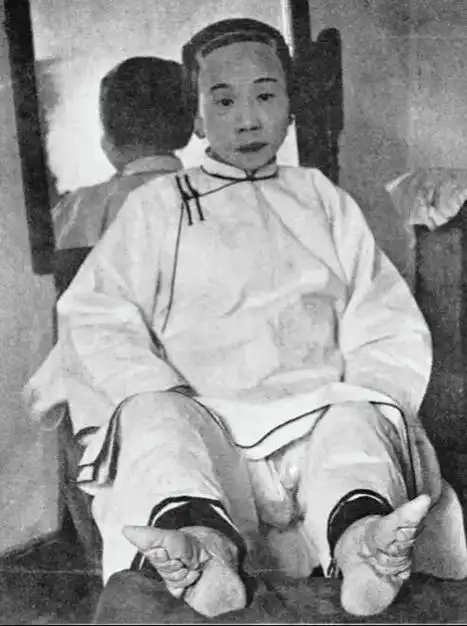 图文热点来了 真实的裹小脚长这样 旧社会的裹小脚,三寸金莲 - 抖音