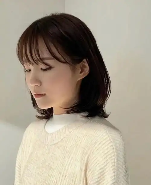 新年流行温柔内扣及肩发发型超甜的