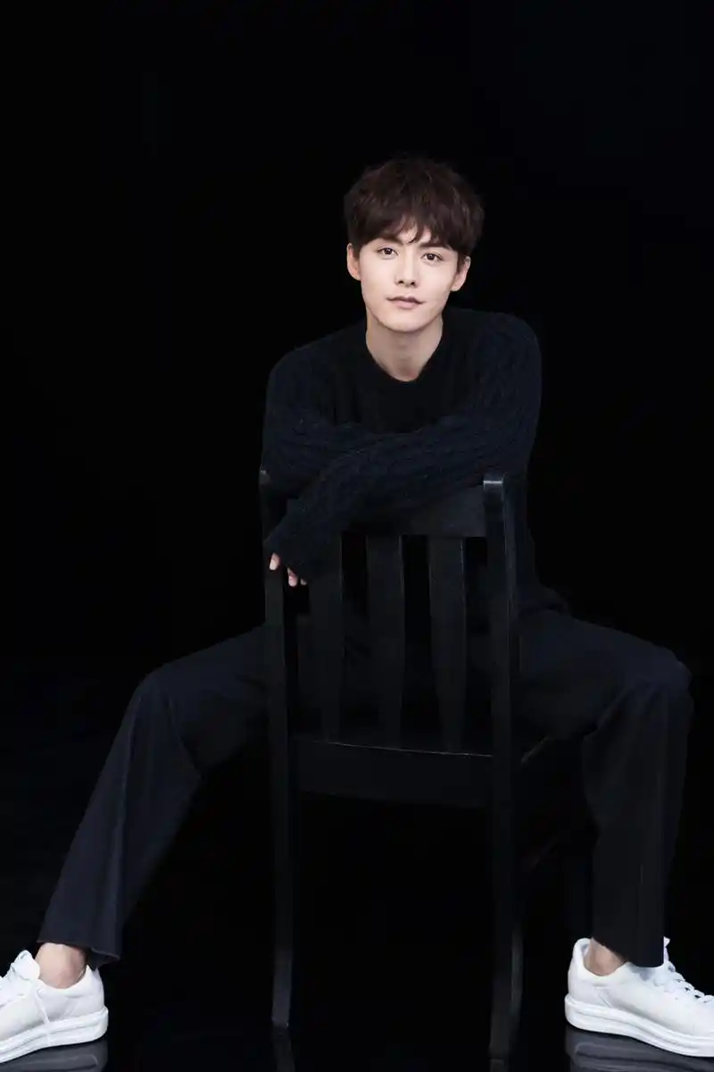 马天宇冬日写真 拍成证件照也能这么帅!