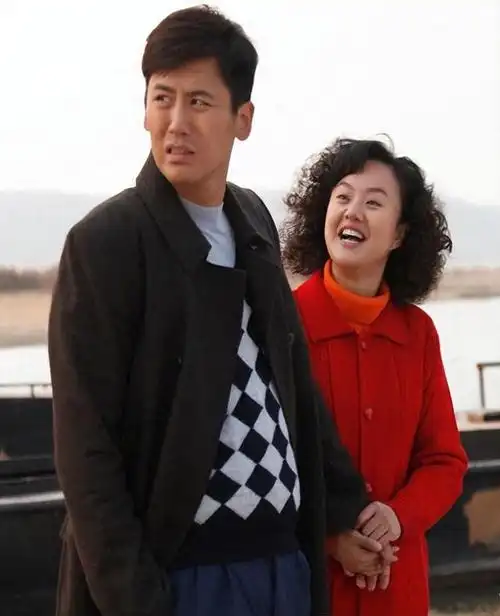 何翯:她戏里"土得掉渣",戏外却嫁帅气老公,一直恩爱如初