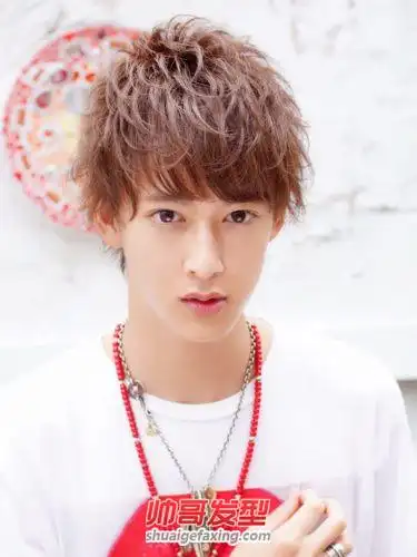 日式男生齐刘海发型图片小鲜肉帅哥时尚发型