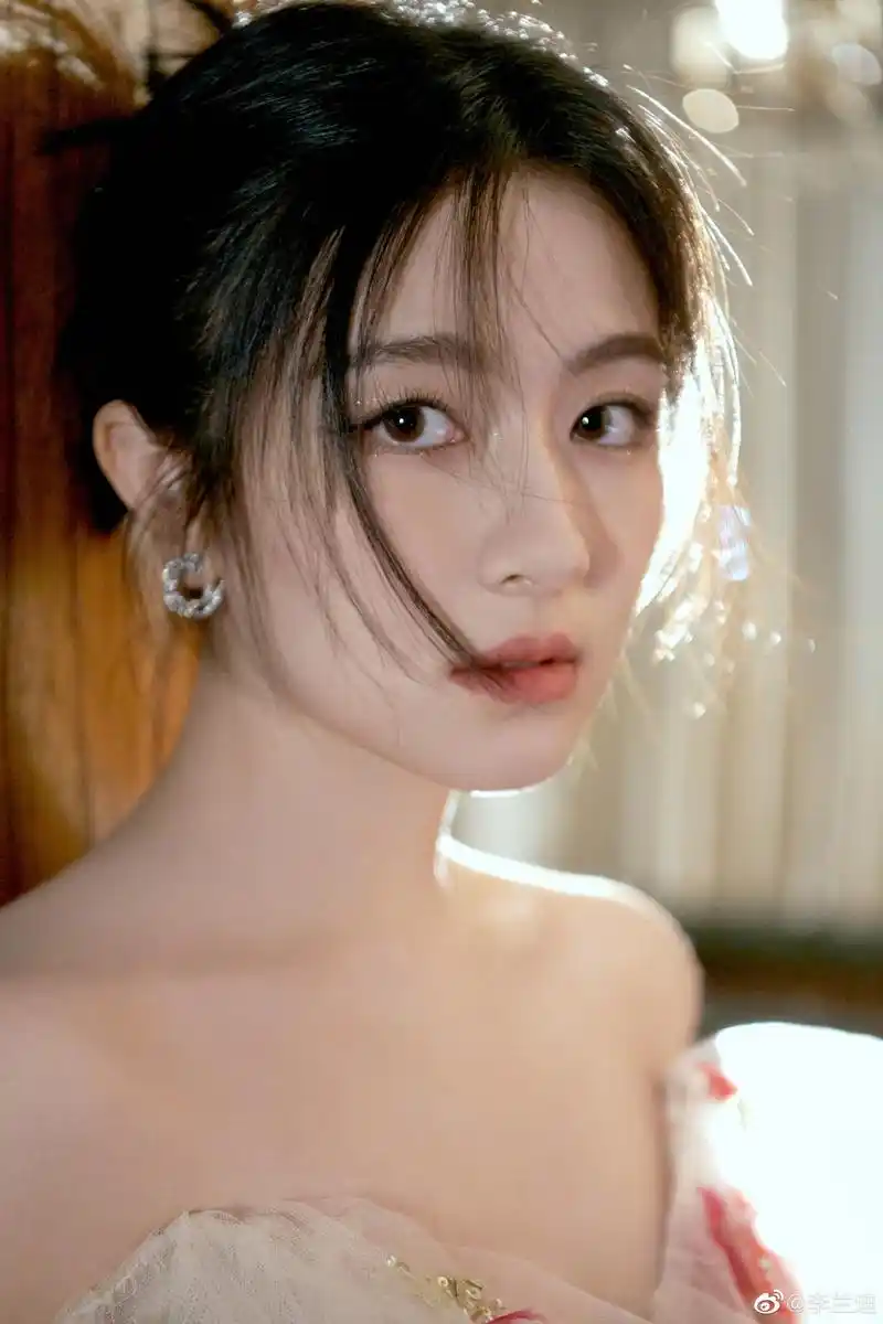 李兰迪微博之夜造型好美