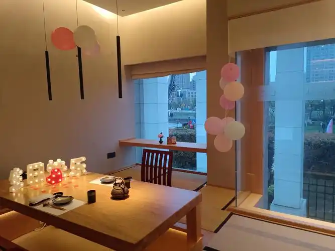 生日包厢简单布置