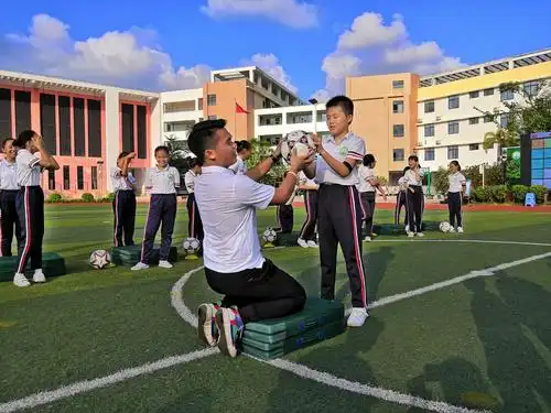 提高课堂教学水平 丰富体育教学内容——2019年海口市小学体育课堂
