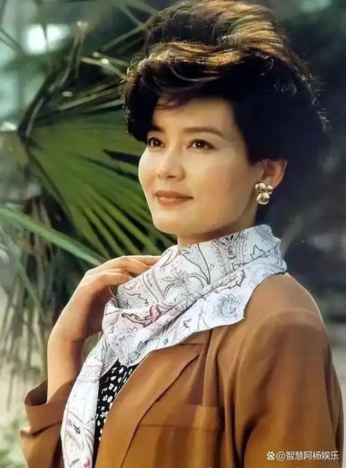 中年女演员几乎无戏可拍,只能在影视剧里扮演一些妈妈角色时,65岁的