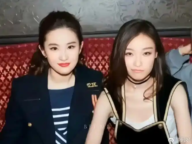 刘亦菲倪妮同框,两位都是颜值美女!