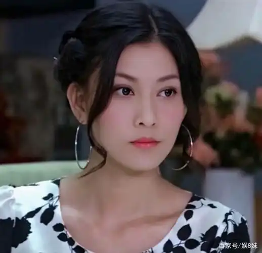 今日分享图集:李彩桦