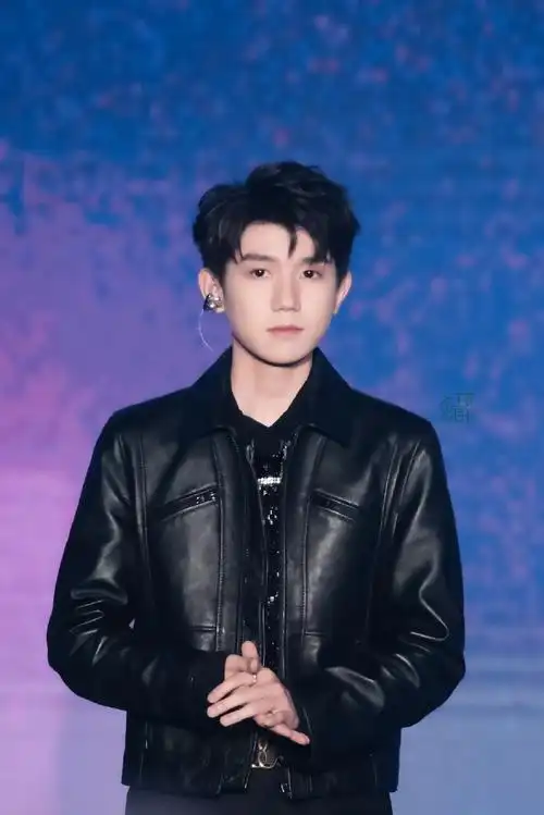 王源出席qq音乐巅峰盛典##王源绿海