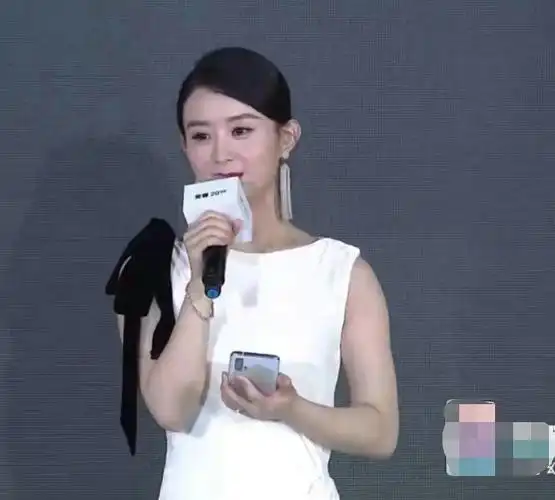 赵丽颖复出"幸福胖"明显:胳膊处肉挤到一块 脸部更加圆润