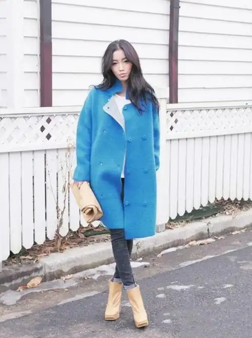 蓝色衣服配什么颜色裤子(简约大气的4种搭配方式)-临渡百科