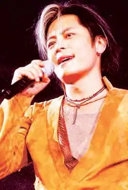 王杰北京演唱会全唱国语歌 最近正在狂记歌词 (2004-11-16 08:26:17)