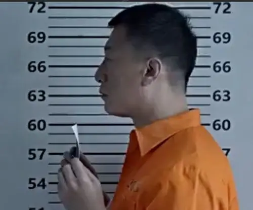 孙红雷在《好先生》里的入狱身高照,72的单位是什么