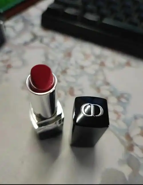 迪奥999哑光有香味吗