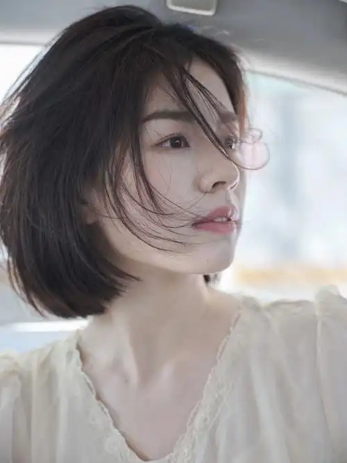 减龄短发圆脸,颧骨额头妹星来啦
简约高级齐脖短发,温柔甜美免打理
