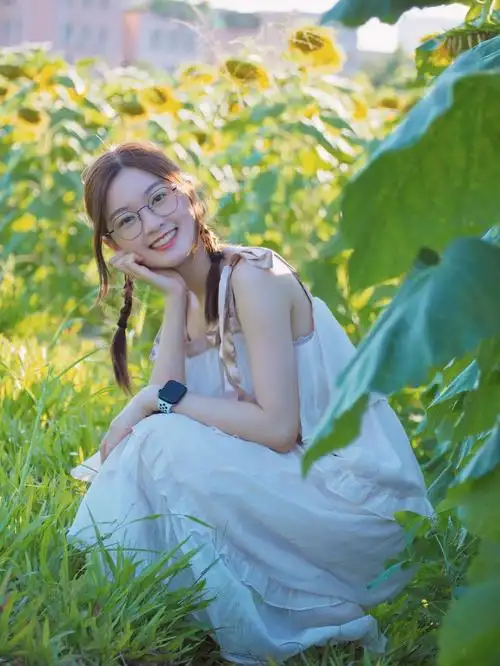 蓝蓝的天空,层层叠叠的白云,灿烂的阳光赶紧冲冲冲拍美美的照片!