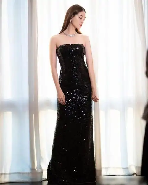 潮流时尚祝绪丹黑色亮片长裙灵动优雅曼妙身姿魅力满分