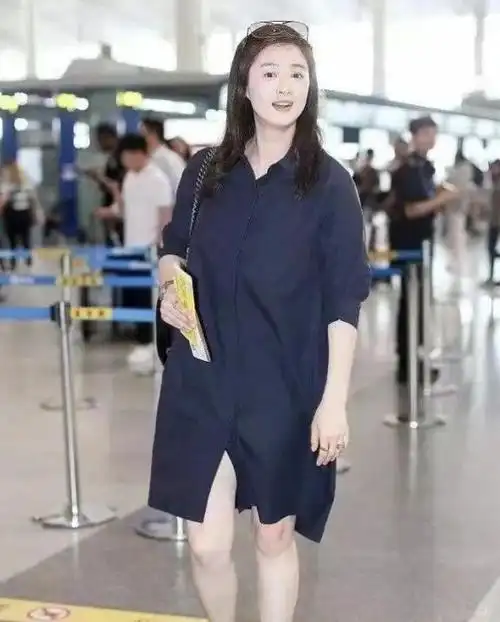 近日,36岁刘亦菲被拍到略显"发福",身材成为了网友议论的焦点