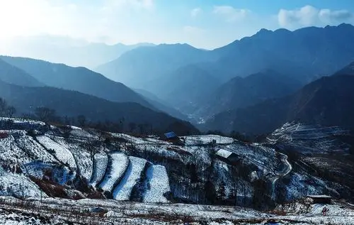 雪后,蓝田流峪寺村行
