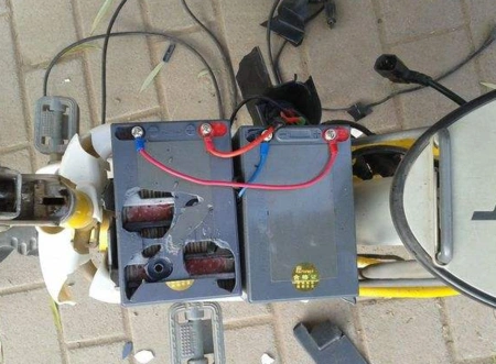 电动车电瓶48伏什么接图片以12v20ah为例,四只串联成48v20ah,如下图示