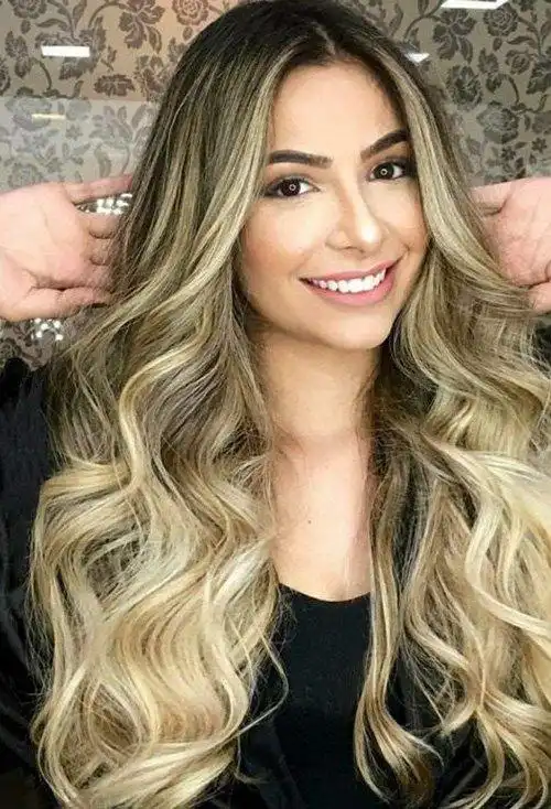 欧美女生自然卷头发大全 修饰脸型的长发造型欣赏