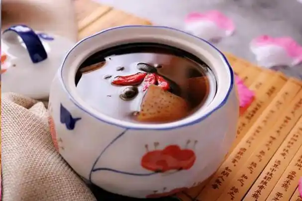 最强天然生发药不是洋葱更不是生姜喝2杯就能长黑发