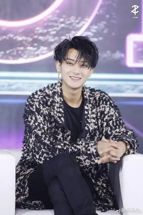 打扰一下哪个大佬有黄子韬笑起来的照片跪求