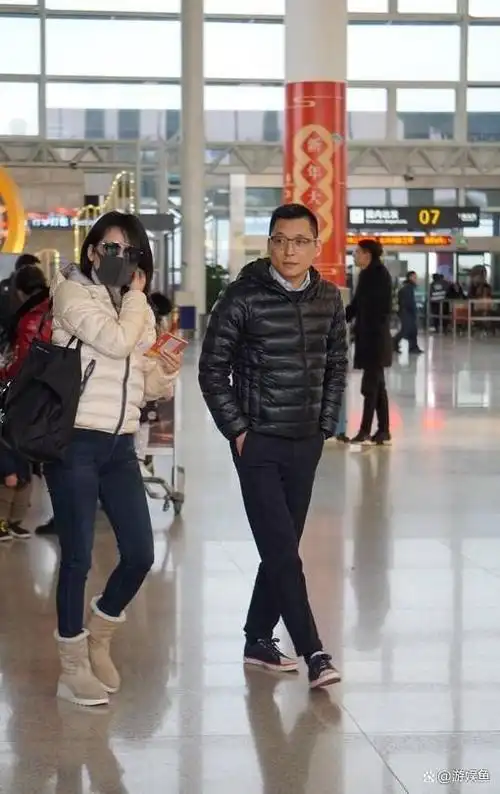 原来俞飞鸿还是在追求爱情,只是没有结婚而已,而且据传,俞飞鸿和男友