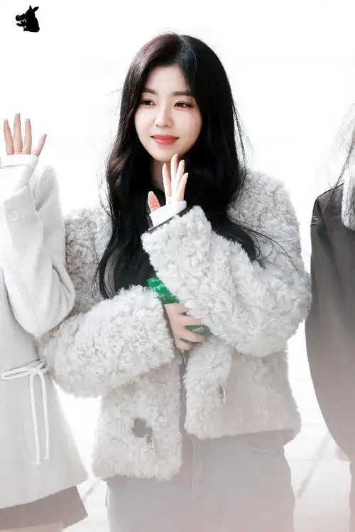 irene超话95#裴珠泫#2311172311182311239p高清饭拍