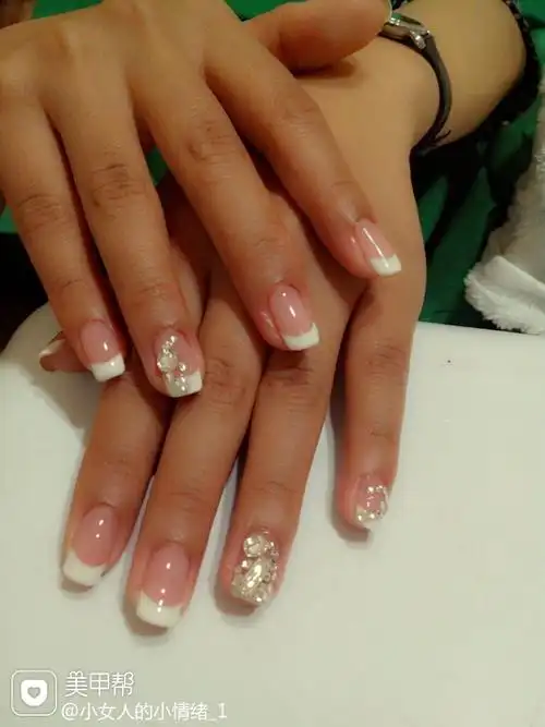 方形白色新娘简约永恒的经典,法式!美甲图片